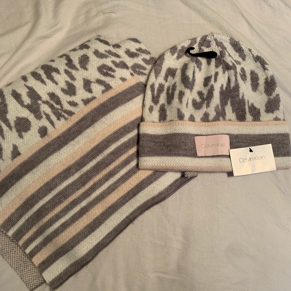 Scarf and hat set
